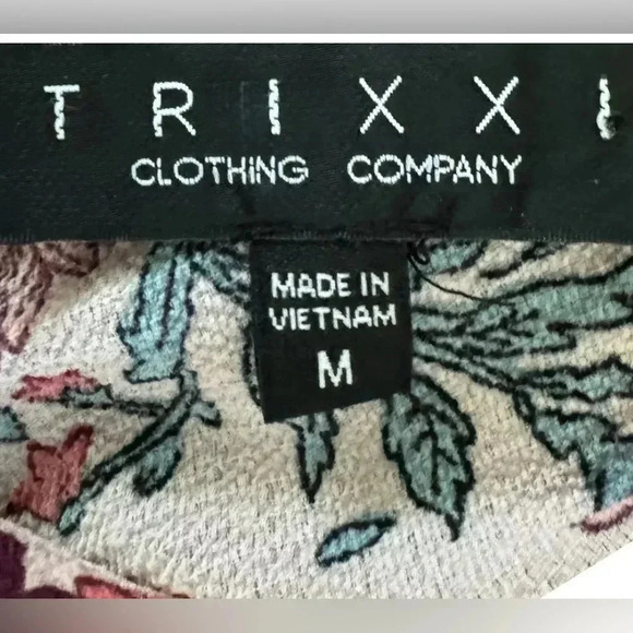 Trixxi Womens Pink Floral Print V Neck Tie Back Romper Shorts Size Medium - Picture 6 of 12